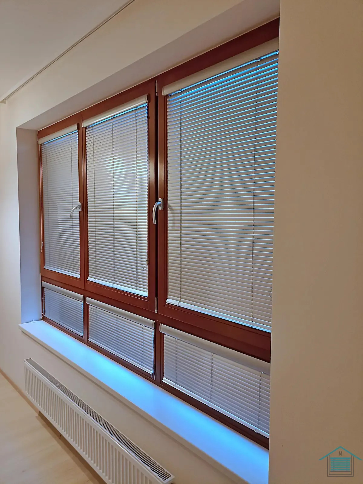 Detail hliníkové žaluzie v interiéru, precizní zaměření a montáž, Praha 4 - Krč