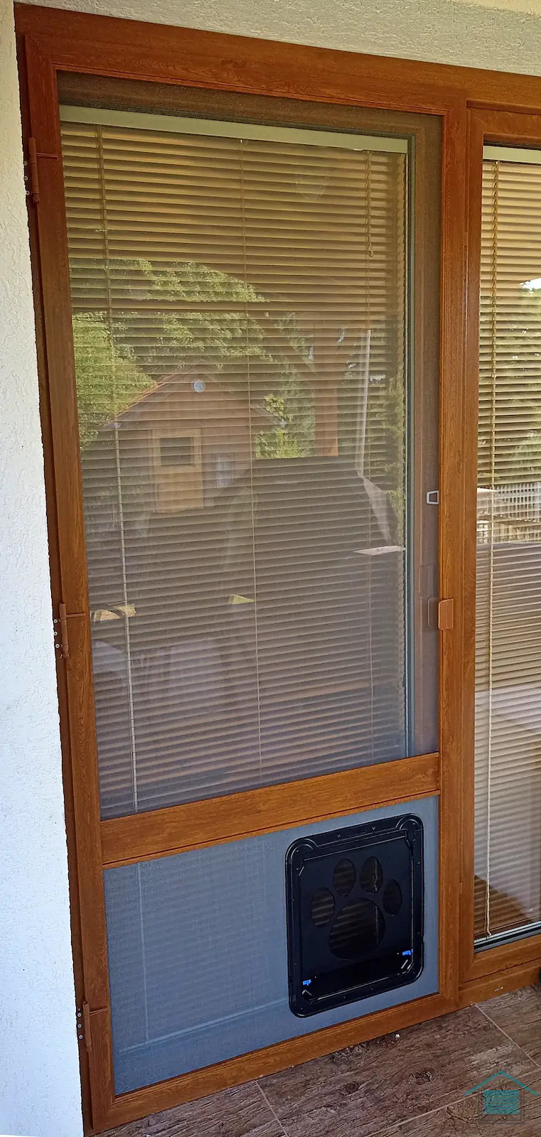 Dveřní síť s průchodem pro mazlíčky Praha 4