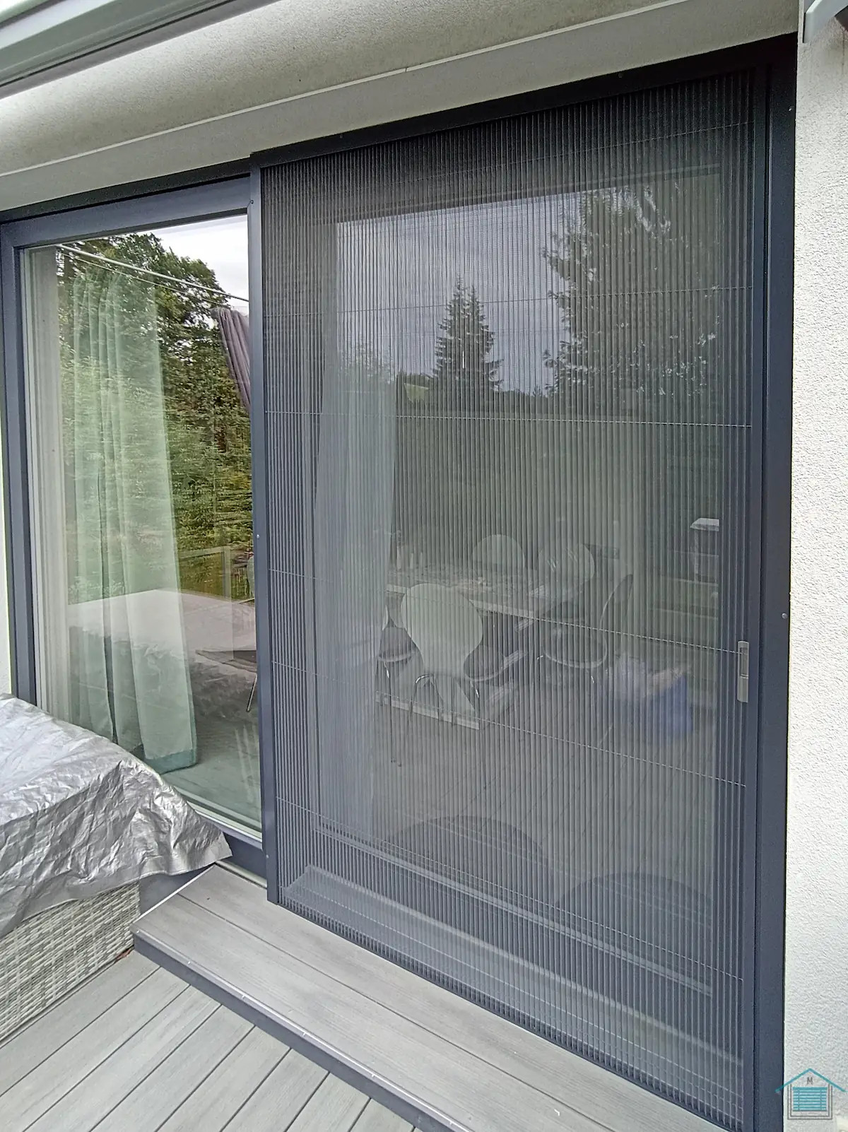 Bezbariérová plisé dveřní síť na HS portál Praha 12