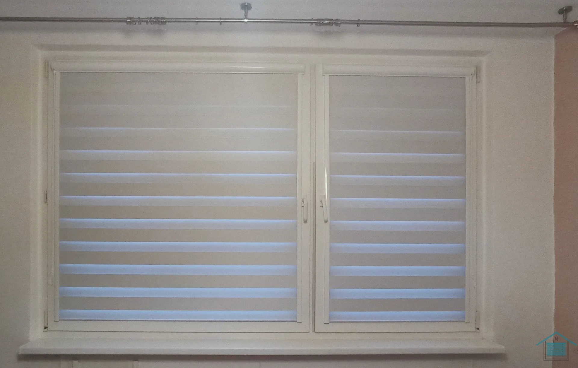 Elegantní rolety Den a noc pro plynulou regulaci světla, Praha 4